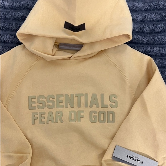 Men’s Yellow Fear of God (Essentials) %100 authentic.